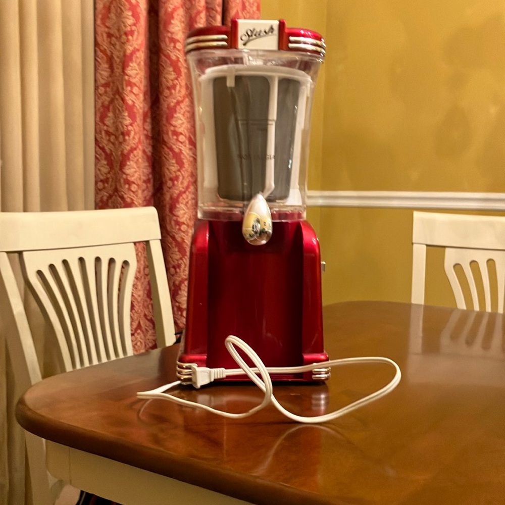 Nostalgia Red Slushy Maker